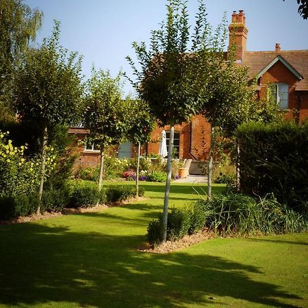 فيلا Walwyn Court Barns ليدبوري المظهر الخارجي الصورة