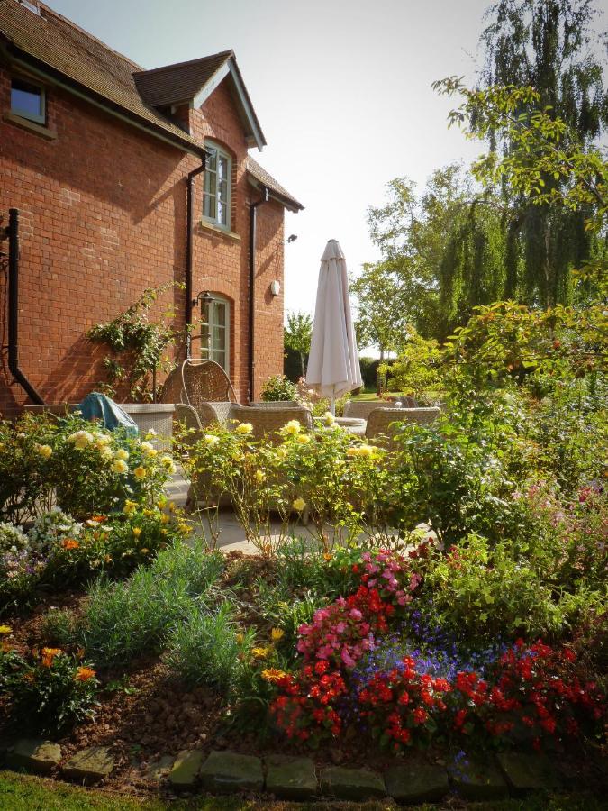 فيلا Walwyn Court Barns ليدبوري المظهر الخارجي الصورة