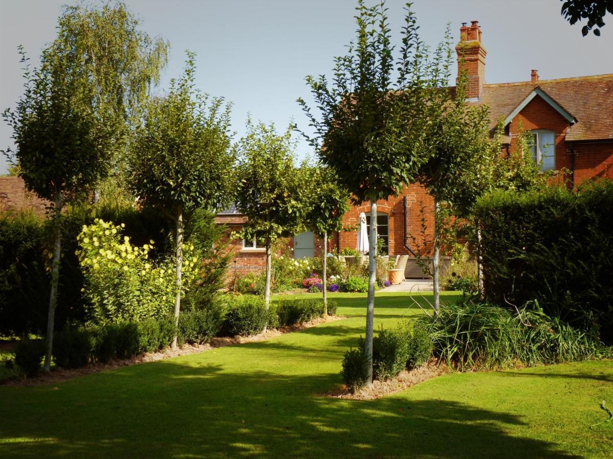 فيلا Walwyn Court Barns ليدبوري المظهر الخارجي الصورة