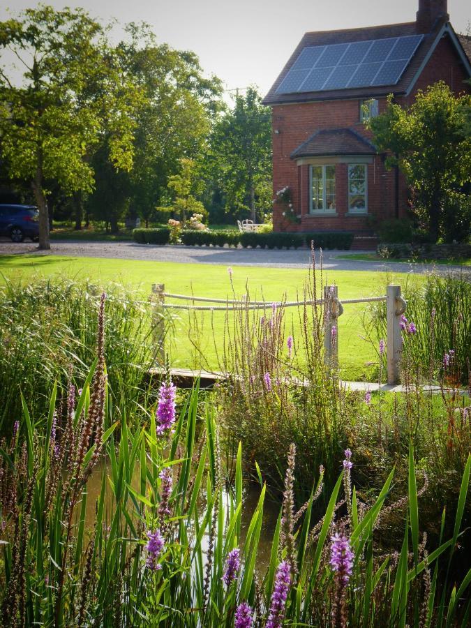 فيلا Walwyn Court Barns ليدبوري المظهر الخارجي الصورة